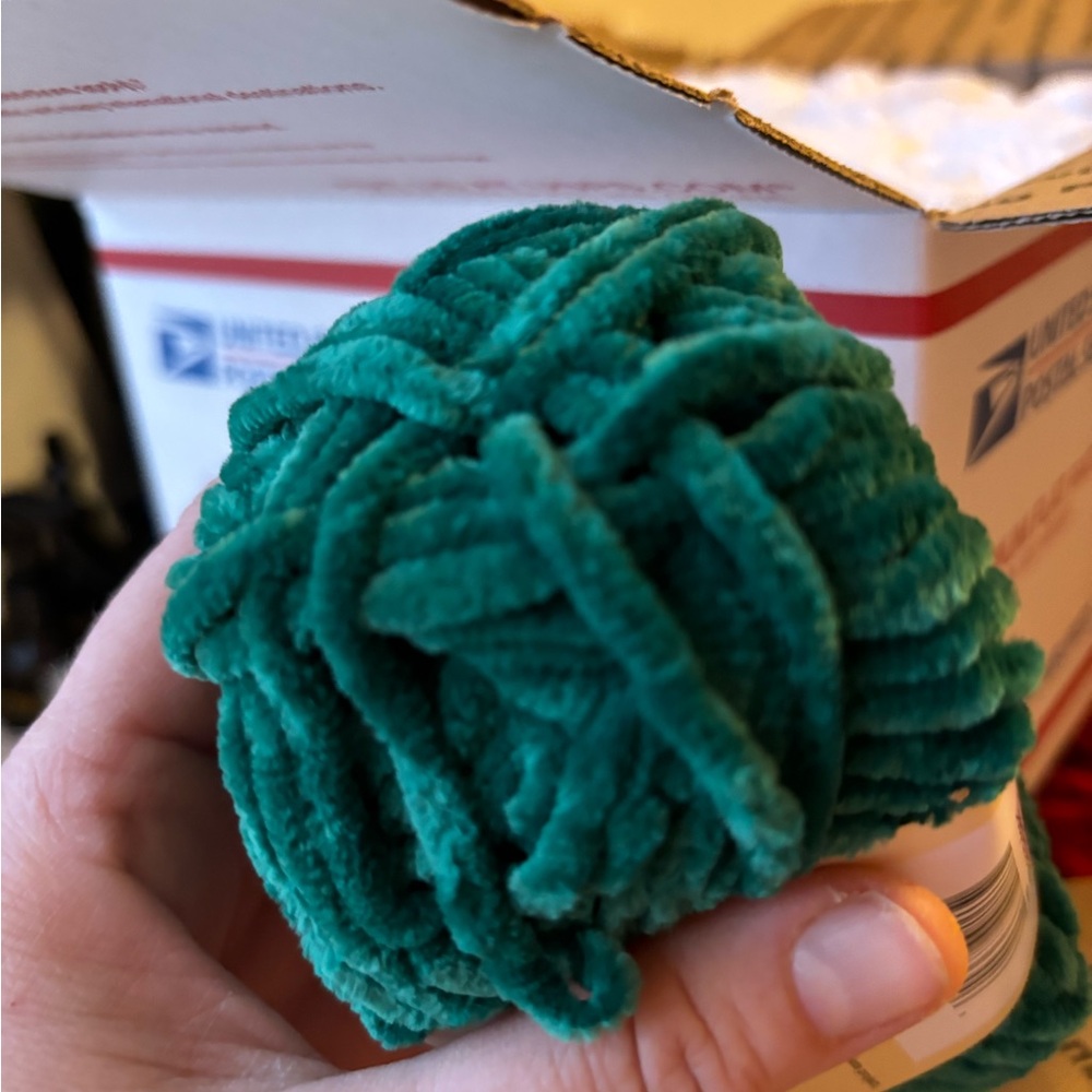 12 SKEINS - Picture 5 of 6